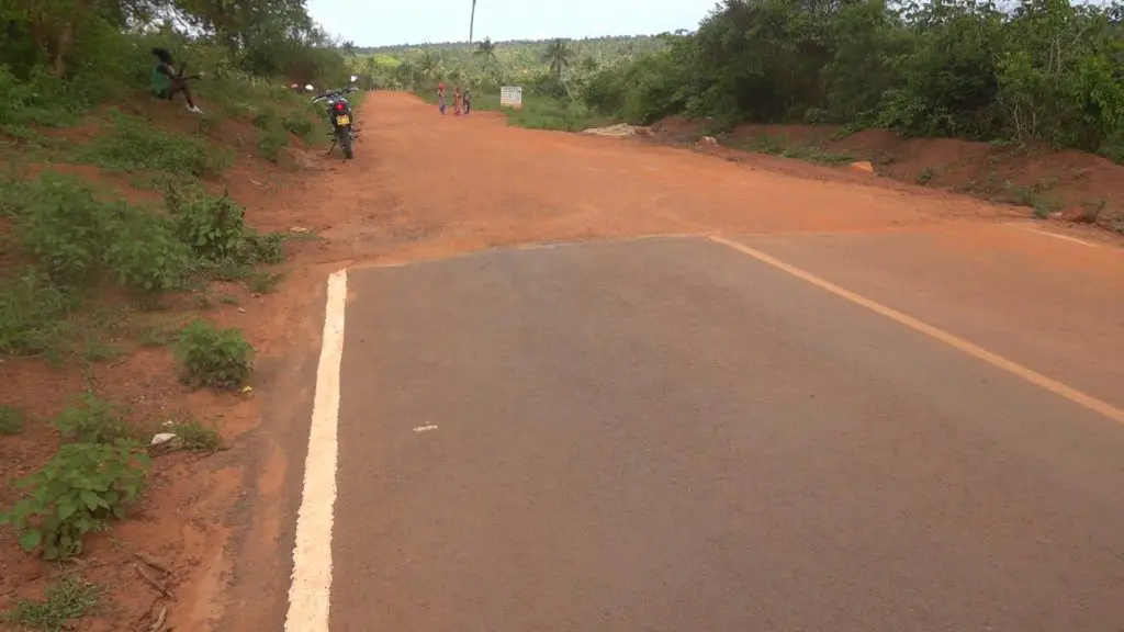 road to rubble mwaluganje gate