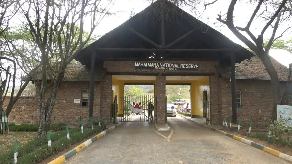 safari entrance masai mara_Moment(4)